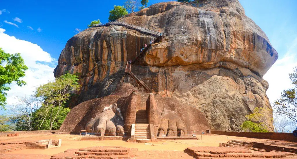 SIGIRIYA-ROCK-A-UNESCO-WORLD-HERITAGE-SITE-copy-1024x550